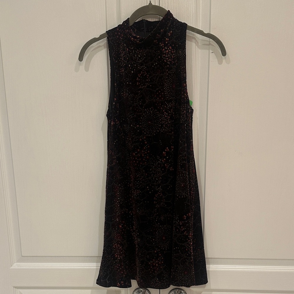 Sleeveless Mock-Neck Velvet Tunic in Deep Plum